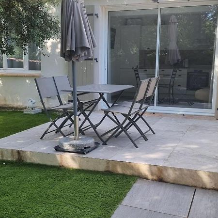 Aparthotel Les Bois De Zola Entre Provence Et Luberon Saint-Esteve-Janson Esterno foto